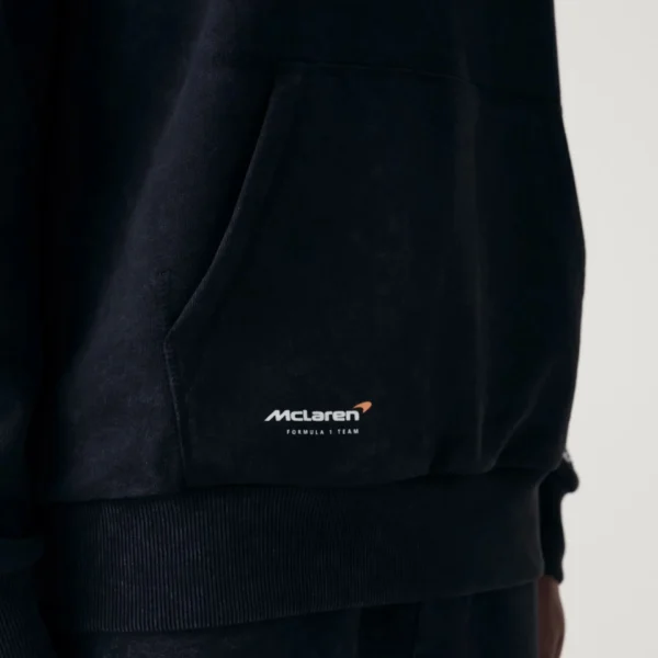 Hoodie Oversized New Era McLaren WRDMRK Logo Negro - Imagen 5