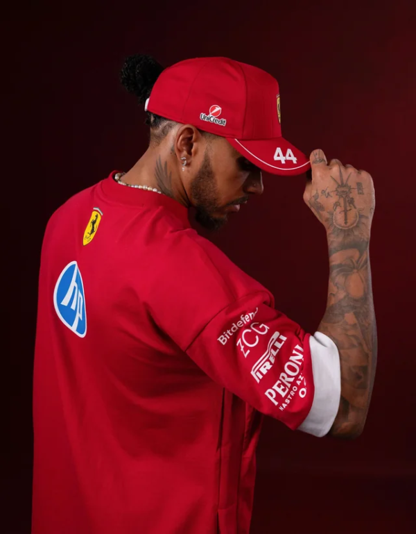 Camiseta Oversized Scuderia Ferrari 2025 - Imagen 3